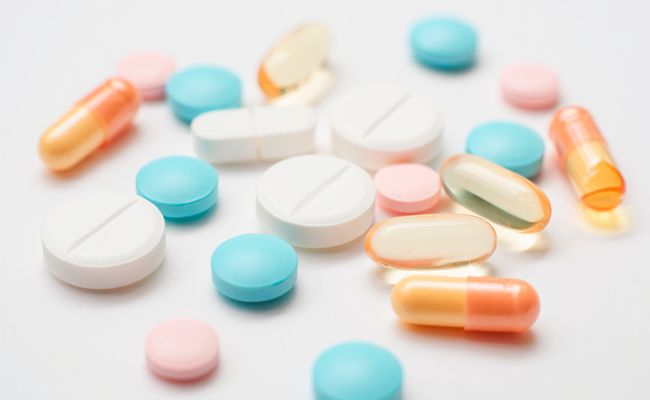 Разбросанные таблетки Медикаментозная терапия